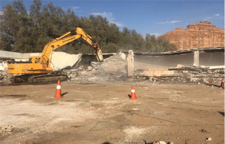هدم المباني والهناجر مقابل السكراب بجدة