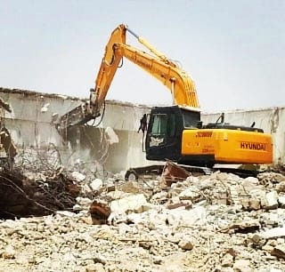 هدم المباني والهناجر مقابل السكراب بجدة
